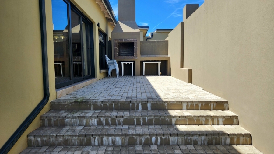 3 Bedroom Property for Sale in Hartenbos Heuwels Western Cape